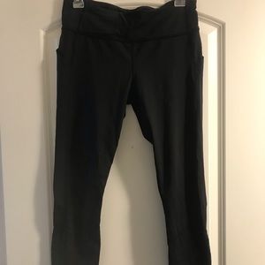 Black cropped leggings